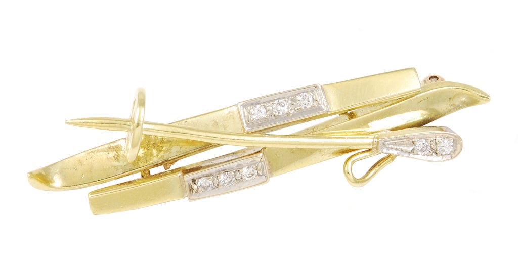 Figural 18k gold ski's and ski pole brooch, set with 8 faceted diamonds.
Seize the moment and hit the slopes with this elegant brooch