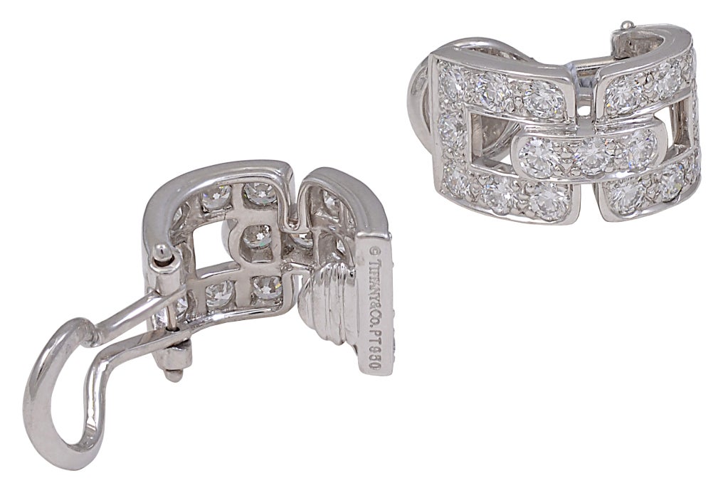 Shimmering beautiful TIFFANY& CO Diamond earrings that hug the ear. 46 full cut diamonds, set in platinum.Two open work sections connected by a band of 3 diamonds.
TRES CHIC