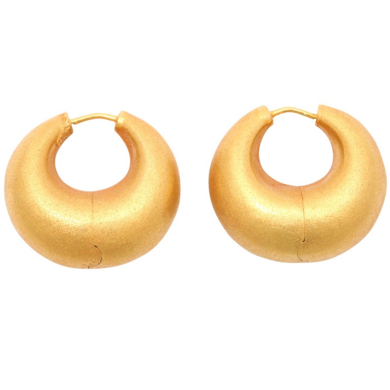 Gold Cashew Earrings For Sale at 1stdibs