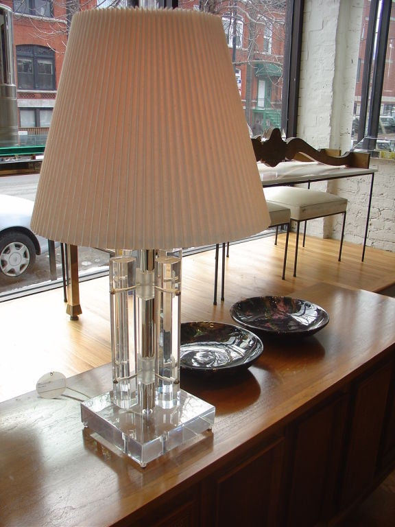 Mid-Century Modern Lucite Lamp For Sale