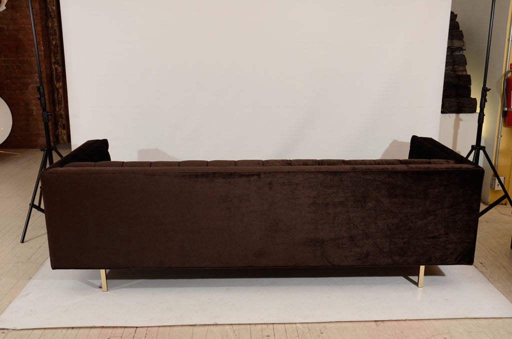 Modern Tufted Velvet Tuxedo Sofa In Good Condition For Sale In New York, NY