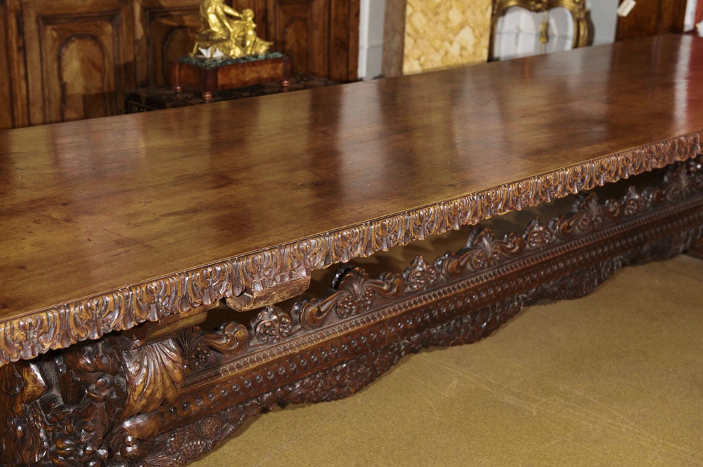 Late 18th Century Italian Walnut Fratino Dining Table For Sale 2