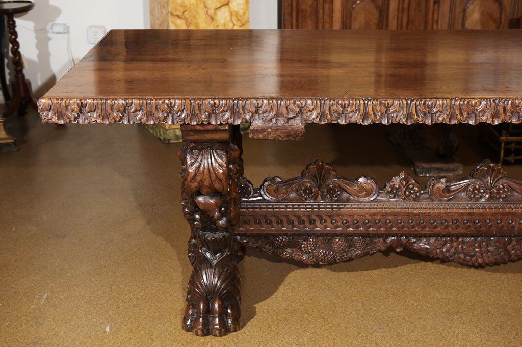 Late 18th Century Italian Walnut Fratino Dining Table For Sale 5