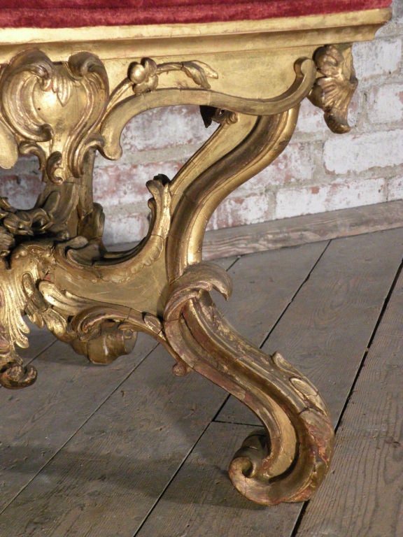 Wood Italian Baroque gilt stool