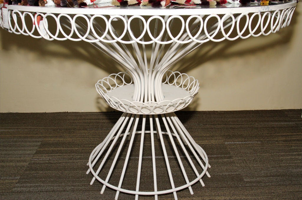 Antheor white iron garden set by Mathieu Mategot for La Pave du Roi. Rare set includes four chairs.