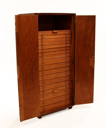 Brazilian hardwood Jewelry chest of drawers from the studio of Sergio Rodrigues, for the Bloch, Editores publishing house in Brazil. Oscar Niemeyer commissioned both Rodrigues and Joaquim Tenreiro to create the furniture for the complex. The chest