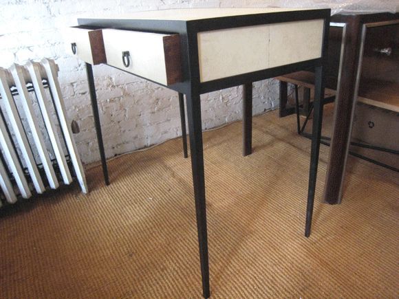 Französischer Schminktisch/Schreibtisch mit Pergamentbezug im Mid-Century-Stil, Jean-Michel Frank-Stil (21. Jahrhundert und zeitgenössisch) im Angebot