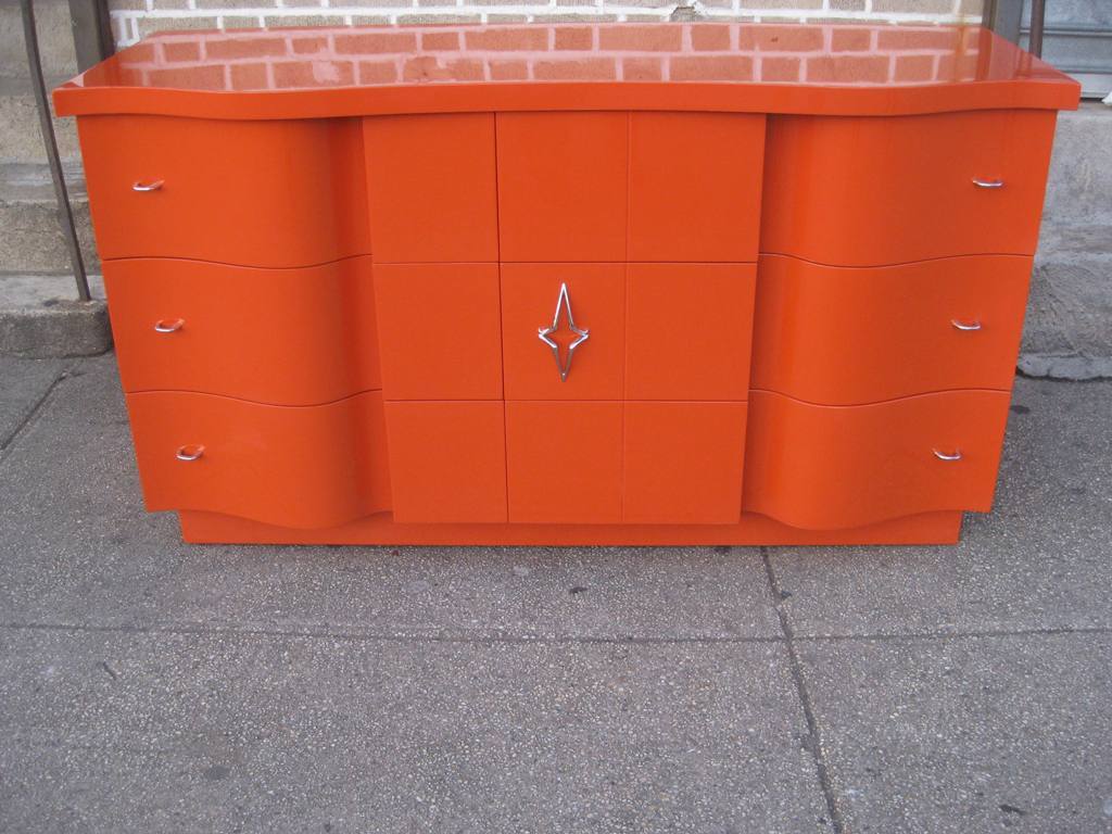 Serpentine Art Deco Orange Dresser In Excellent Condition In Bronx, NY
