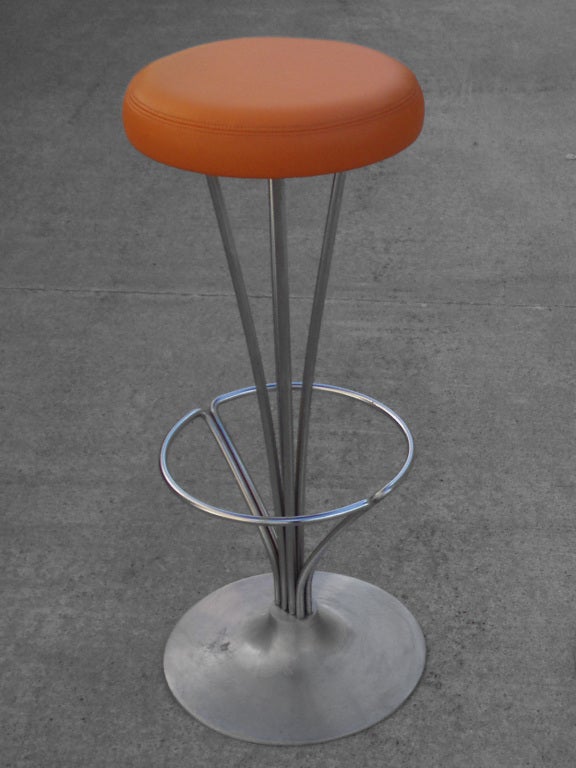 Chrom Barhocker mit orangefarbenem Hermes-Ledersitz von Piet Hein