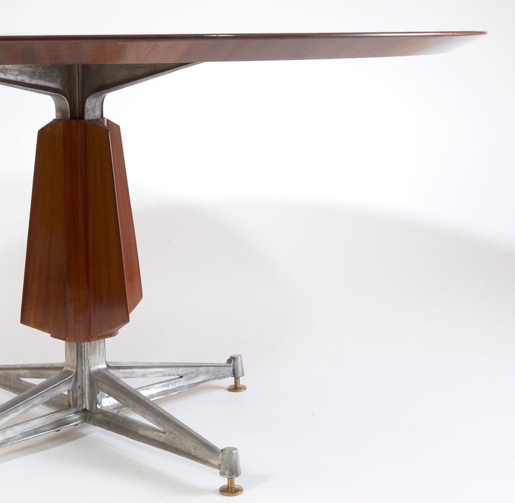 Sculptural Pedestal Mahogany Table with Cast Aluminium Base, 1950s In Good Condition In New York, NY