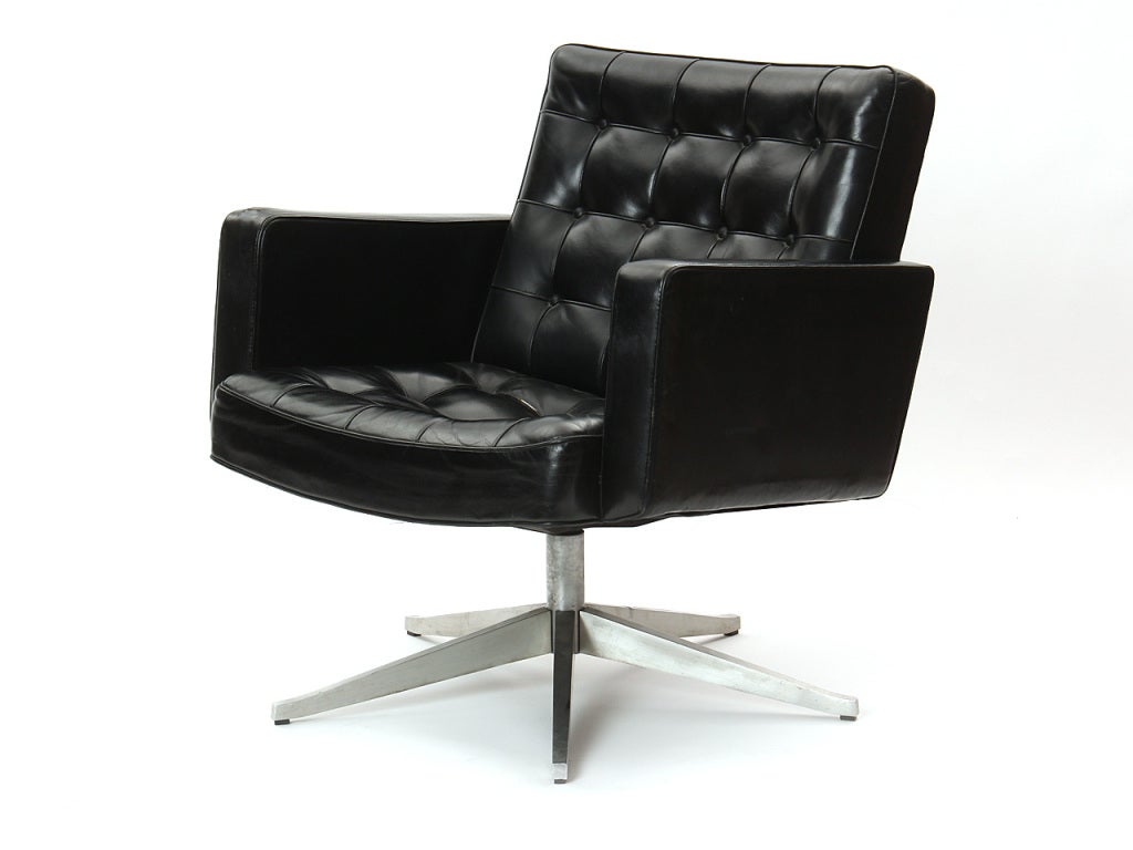 American 1950s Swivel Chair by Vincent Cafiero for Knoll in Black Leather For Sale