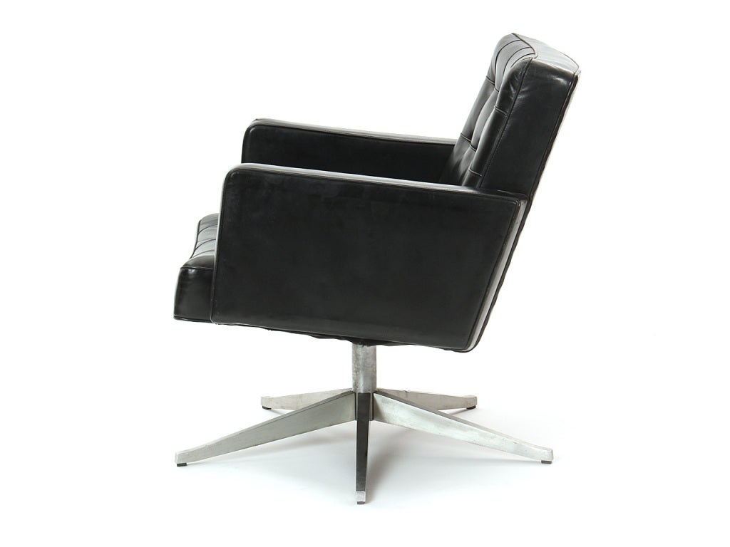 1950s Swivel Chair by Vincent Cafiero for Knoll in Black Leather In Fair Condition For Sale In Sagaponack, NY