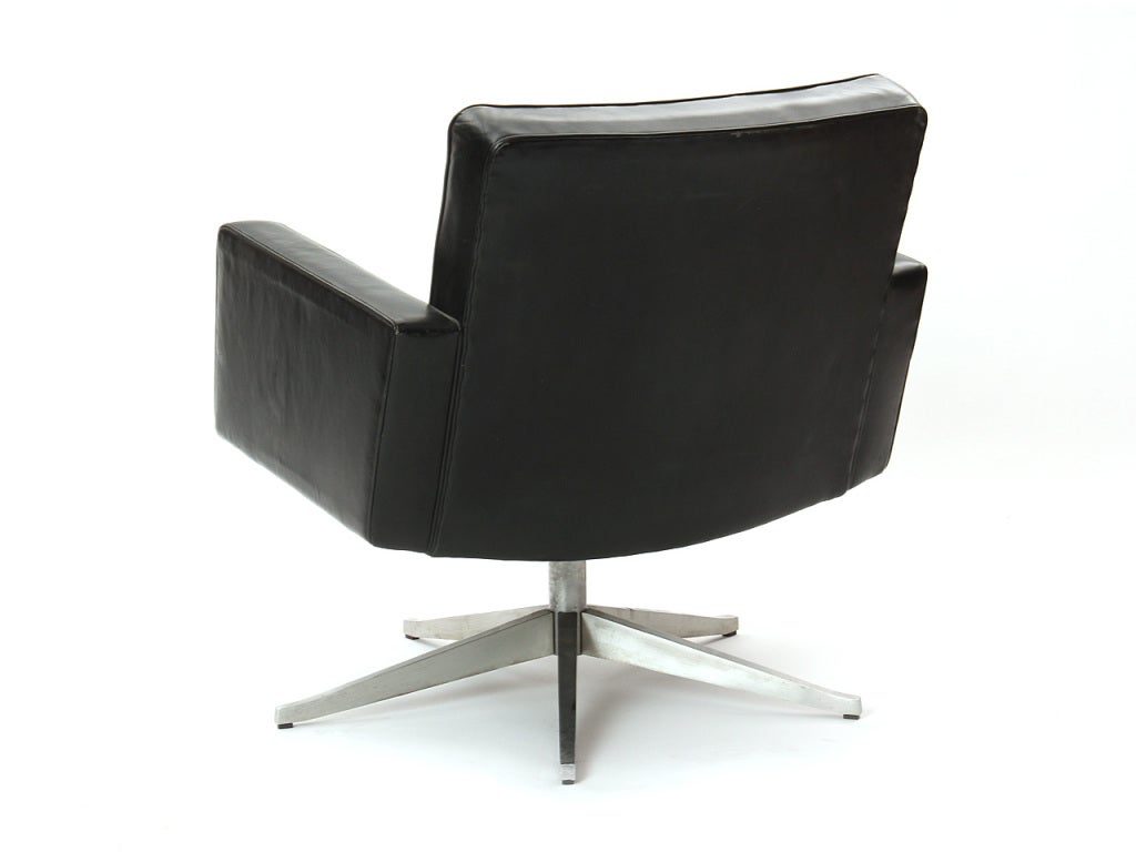 Mid-20th Century 1950s Swivel Chair by Vincent Cafiero for Knoll in Black Leather For Sale