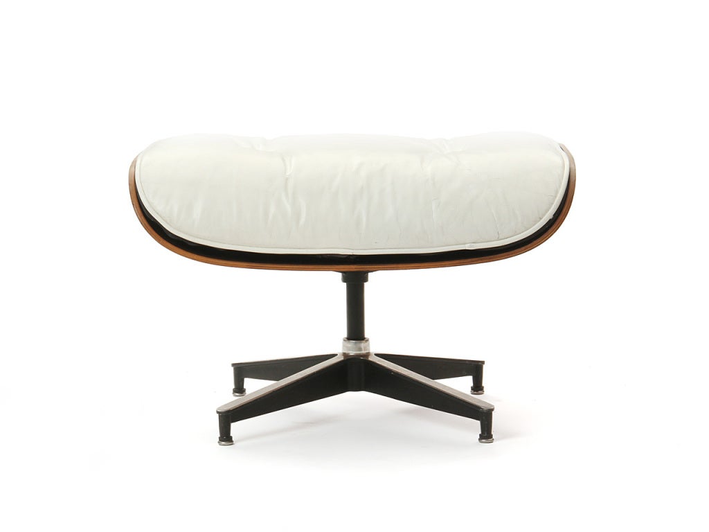 Mid-20th Century White Leather Lounge By Charles Eames