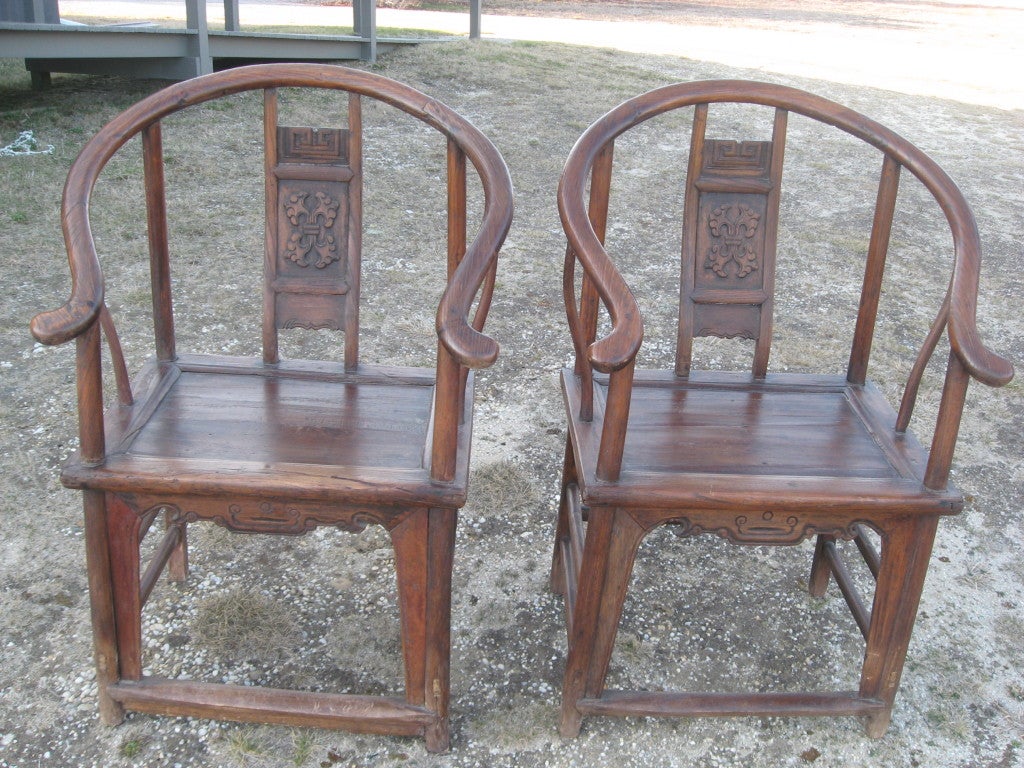 Pair of 19th Century Chinese Huanghuali Horseshoe Back Armchairs In Excellent Condition For Sale In Water Mill, NY