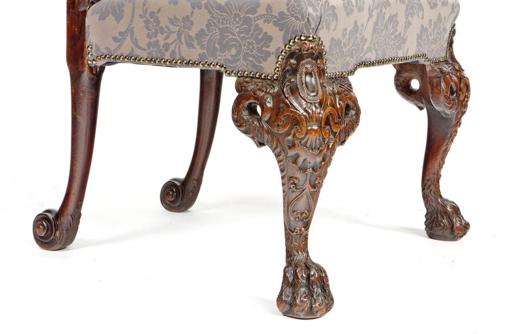 Set of Four William IV Heavily Carved Side Chairs (19. Jahrhundert)