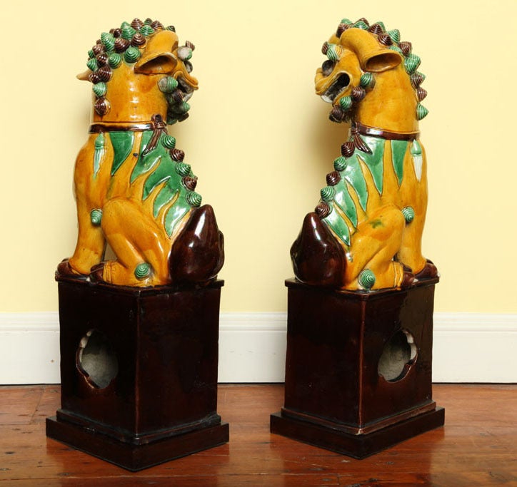 Antique Large Pair of Porcelain Polychrome Foo Dogs, Chinese, circa 1900 For Sale 1