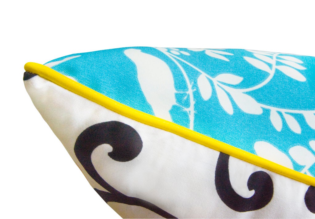 Hi-Gloss Black Aluminum Settee with White Marine Vinyl Cushions