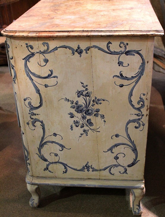 18th Century Italian Painted Blue and White Commode Chest of Drawers For Sale 5
