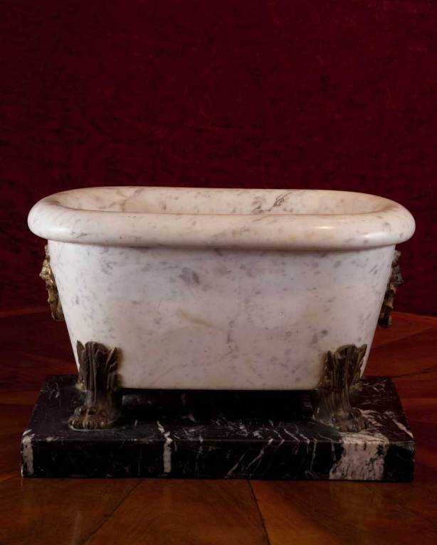 19th Century Grand Tour Marble Miniature Roman Bath with Bronze Doré Lion Mask Handles For Sale