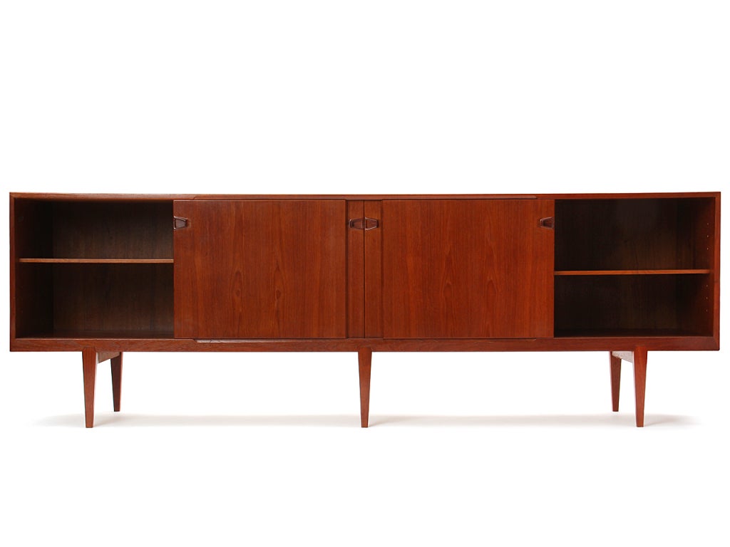 Scandinavian Modern 1950s Danish Long Teak Credenza by H. Rosengren Hansen For Sale