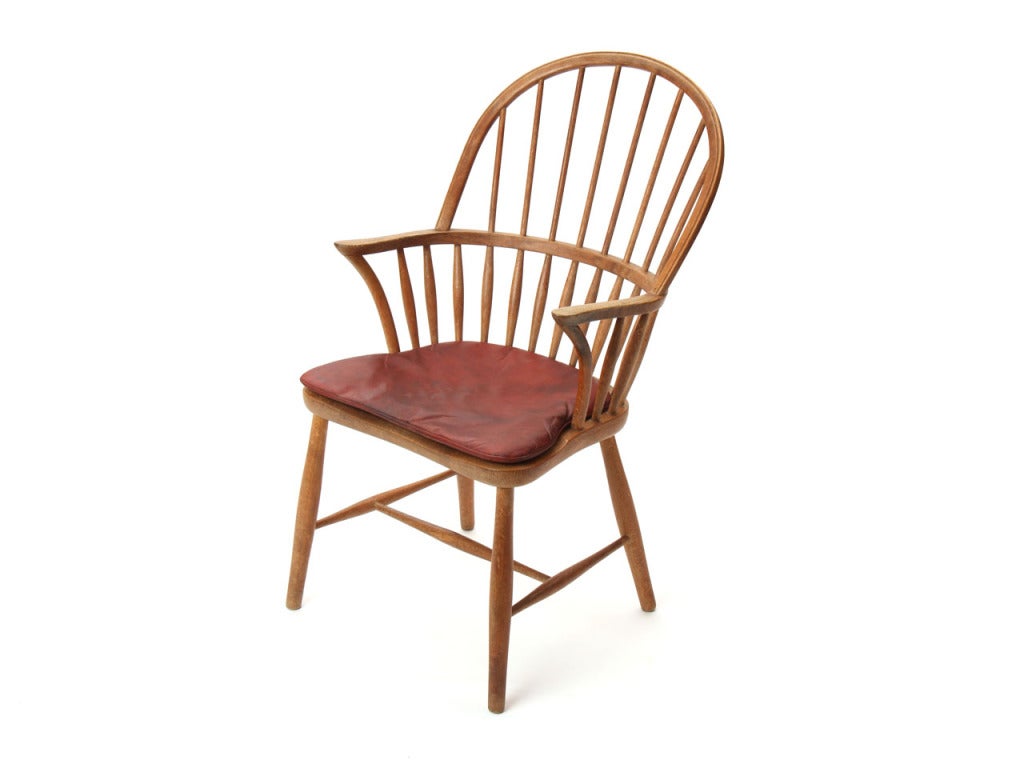 Dänischer Windsor-Stuhl aus Eiche von Frits Henningsen aus den 1930er Jahren (Mitte des 20. Jahrhunderts) im Angebot