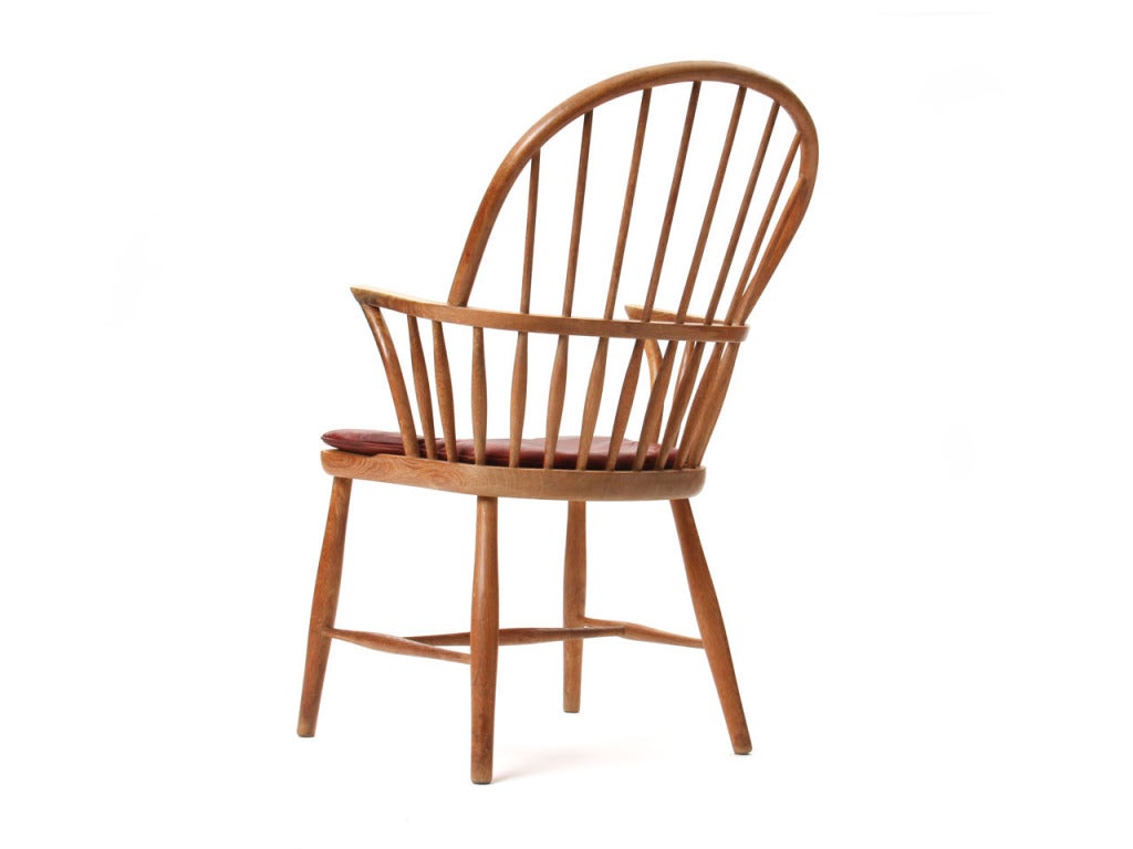 Dänischer Windsor-Stuhl aus Eiche von Frits Henningsen aus den 1930er Jahren (Leder) im Angebot
