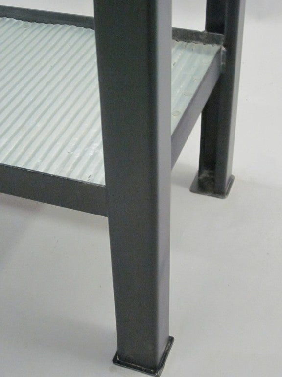 Konsole/Sideboard aus Stahl und Nussbaumholz, Mid-Century Modern (20. Jahrhundert) im Angebot