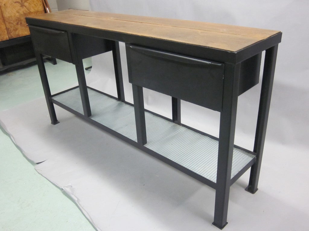 Konsole/Sideboard aus Stahl und Nussbaumholz, Mid-Century Modern (Moderne) im Angebot