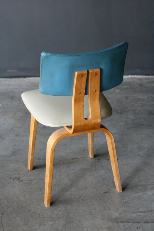 Very nice, original, Braakman chair.
Original blue and white vinyl upholstery.
Rare color combination.