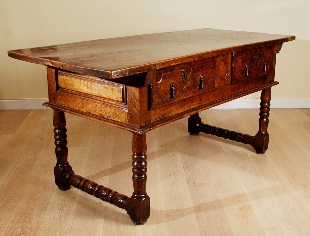 17th Century Spanish Baroque Period Walnut Table In Excellent Condition For Sale In San Francisco, CA