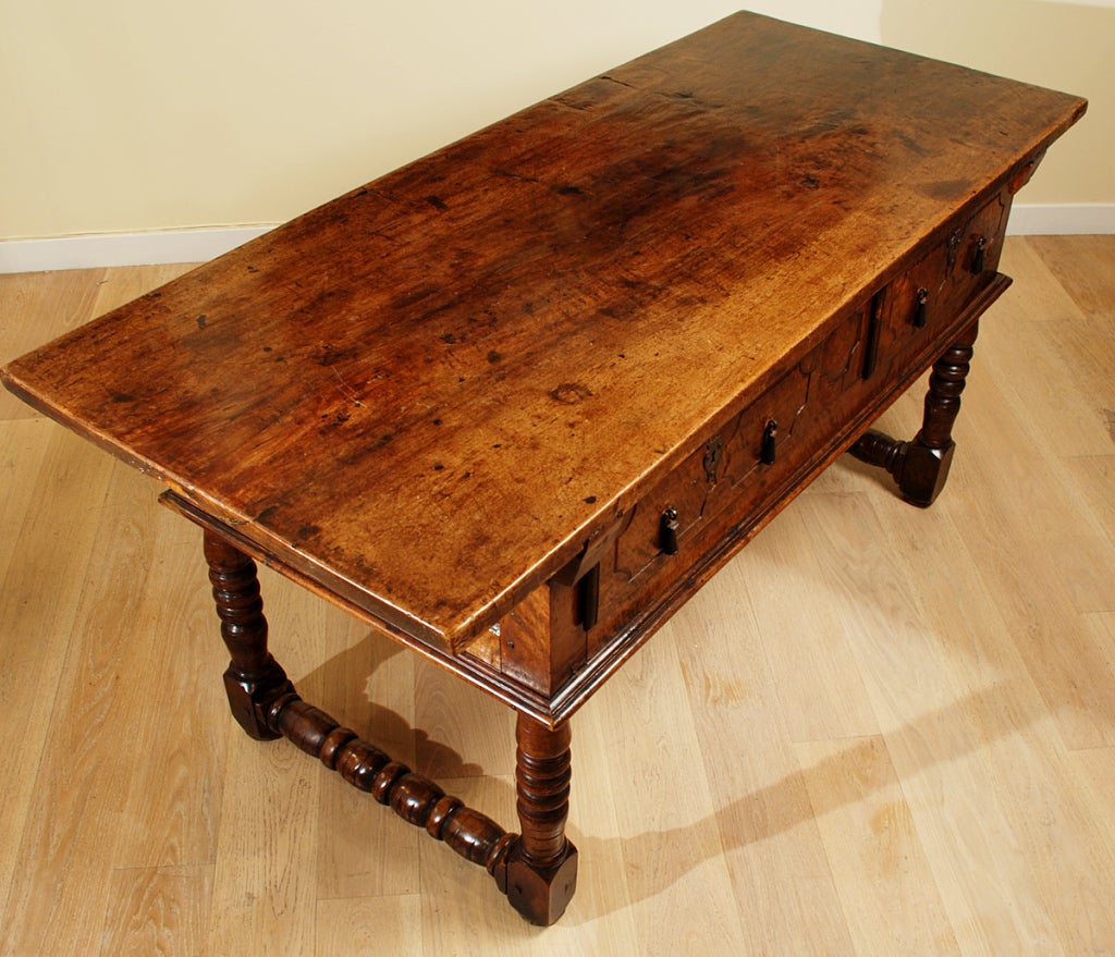 17th Century Spanish Baroque Period Walnut Table For Sale 1