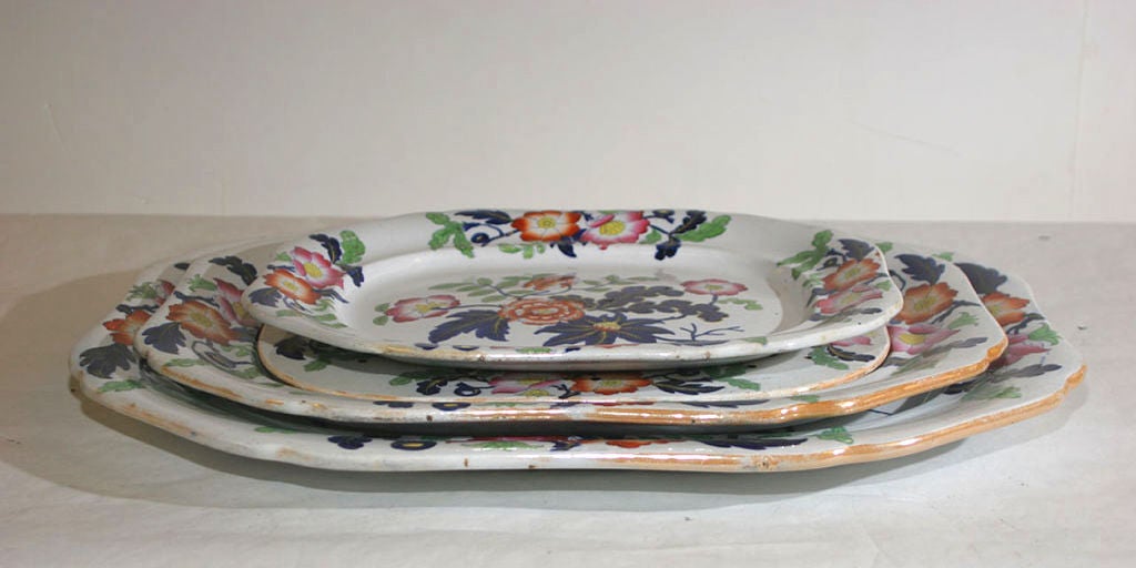 THREE IRONSTONE SERVING PLATTERS. ENGLISH, CIRCA 1850 For Sale 3