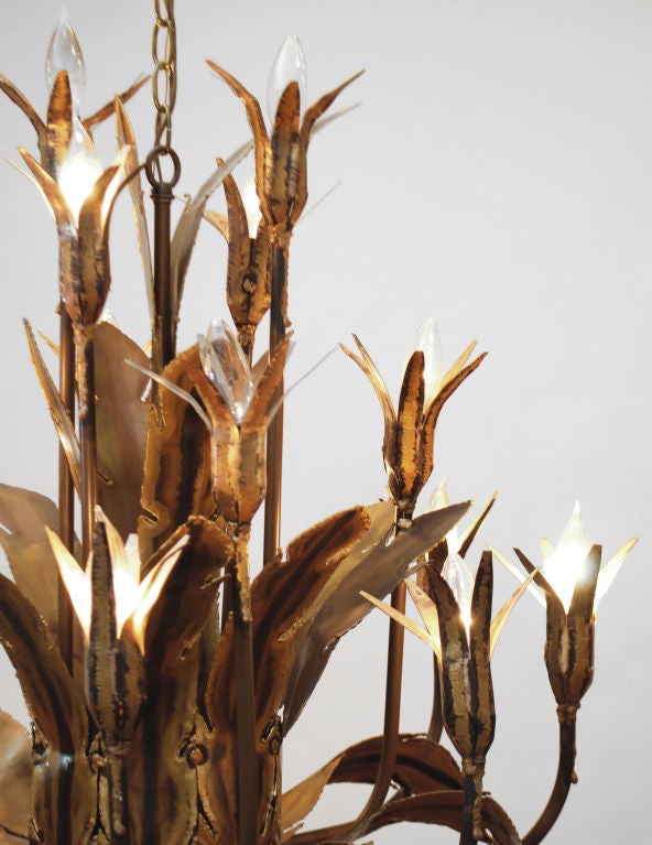 Late 20th Century Massive Floral Chandelier Designed by Tom Greene For Sale