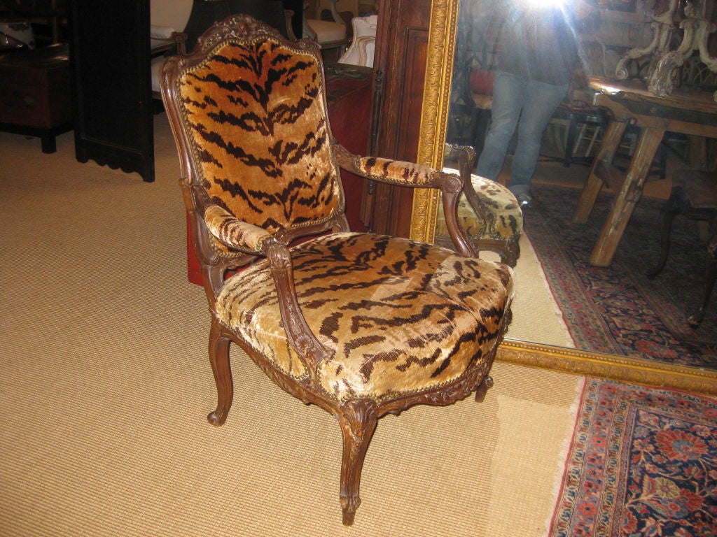 18th C French Arm Chair With Silk Velvet Tiger Textile For Sale 2