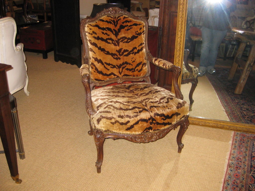 18th C French Arm Chair With Silk Velvet Tiger Textile For Sale 3
