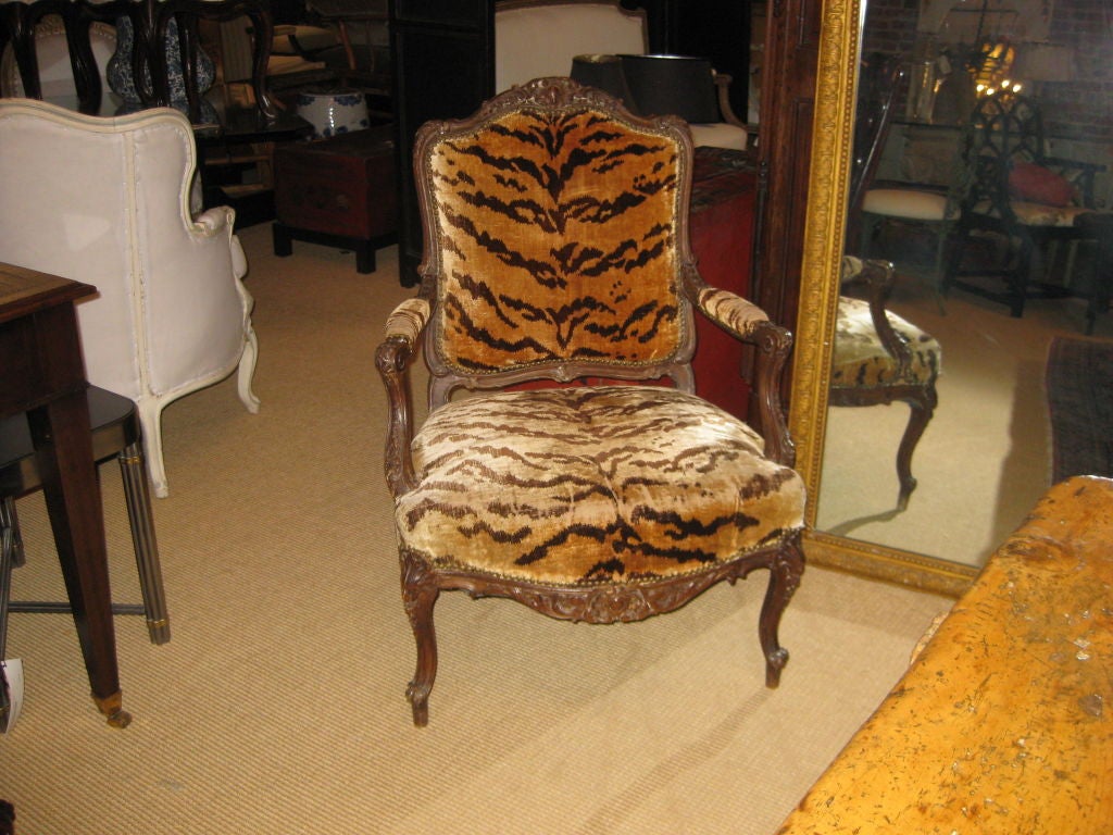 18th C French Arm Chair With Silk Velvet Tiger Textile For Sale 4
