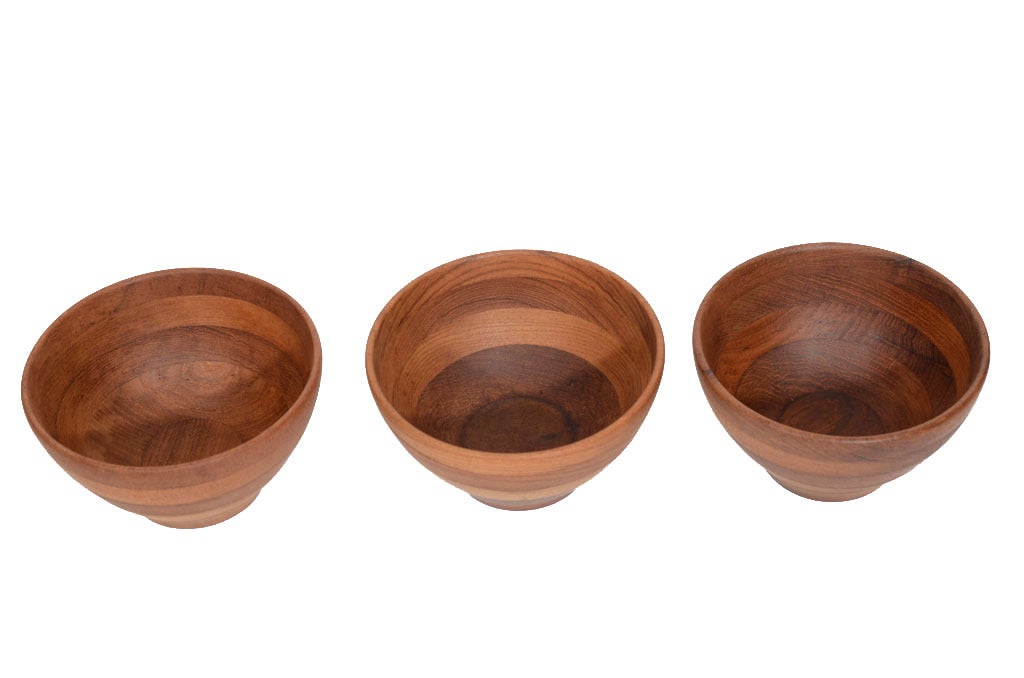 Trio of Solid Danish Modern Teak Turned Wooden Bowls In Excellent Condition For Sale In New York, NY