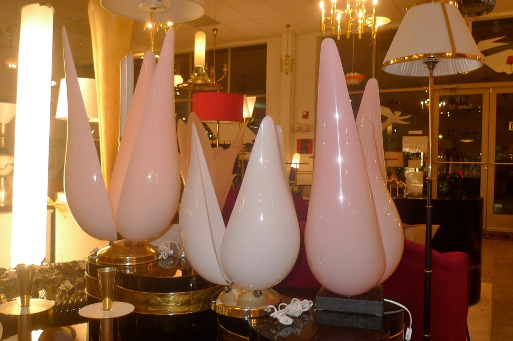 Pair of Pink Acrylic Tulip Petal Table Lamps after Rougier For Sale 3
