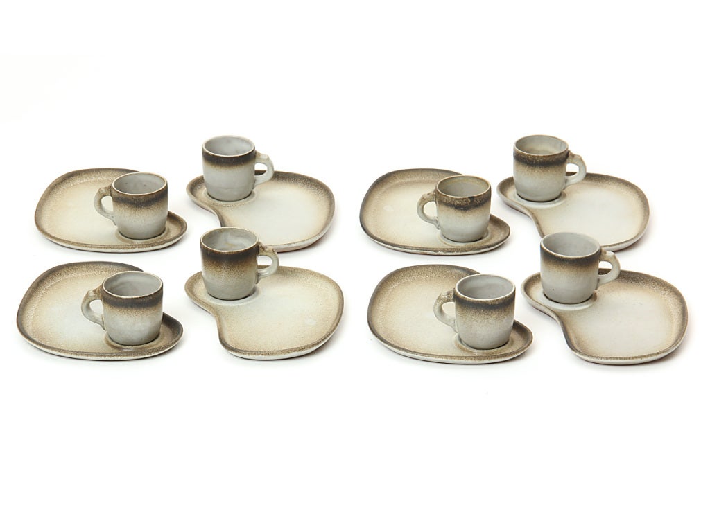 A set of eight (8) kidney-shaped oversized saucer trays with mug rest and matching mugs. Designed by Lee Rosen, marked Design Technics