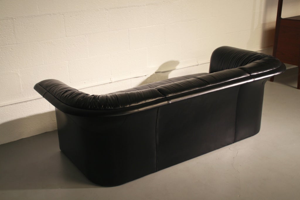 Pair of Rare Dunbar Loveseats, in Sexy Black Gathered Leather For Sale 3