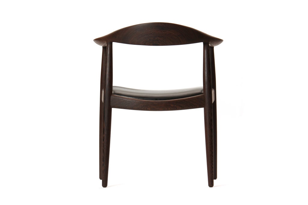 The Round Chair in Wenge by Hans J. Wegner 2