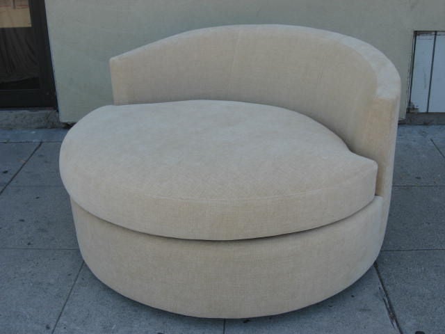 Round Upholster  Swivel Lounger