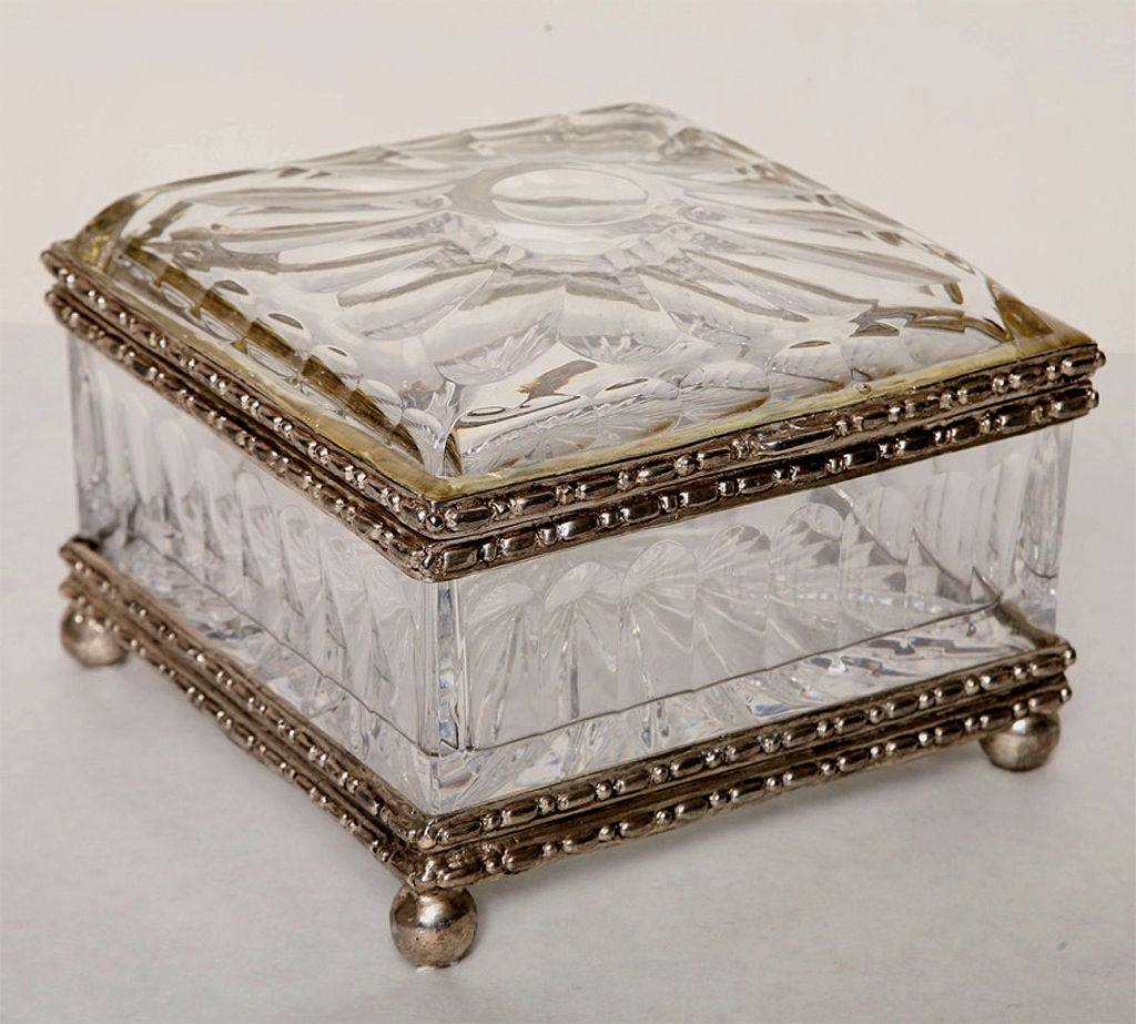 A CUT GLASS BOX.  FRENCH, 20th CENTURY