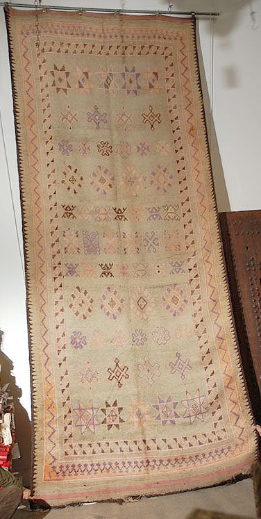Large handwoven vintage Moroccan Berber Tribal rug, nicely aged and faded with sage, purples, browns and oranges cors.
Hand-woven carpet in organic wo and dyes, great earth tone muted cors, teal cors.
This rug with his faded cors looks like the