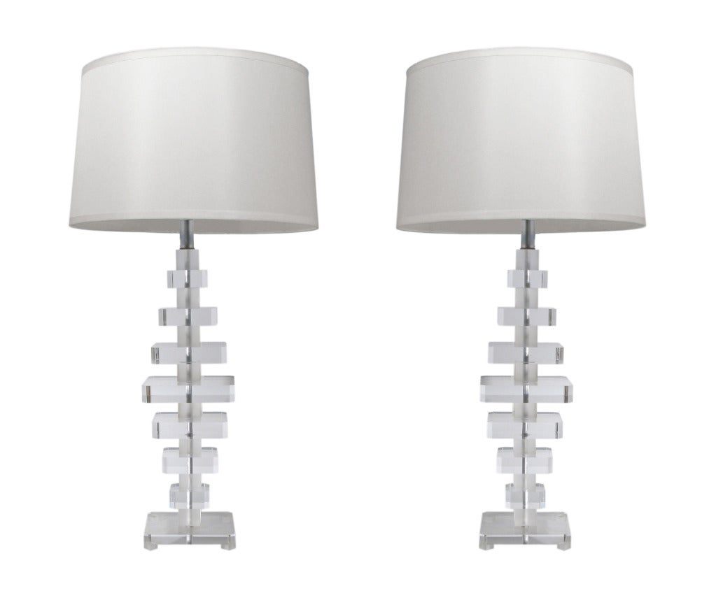 Pair of Large Sculptural Table Lamps in Stacked Lucite Blocks In Excellent Condition In New York, NY
