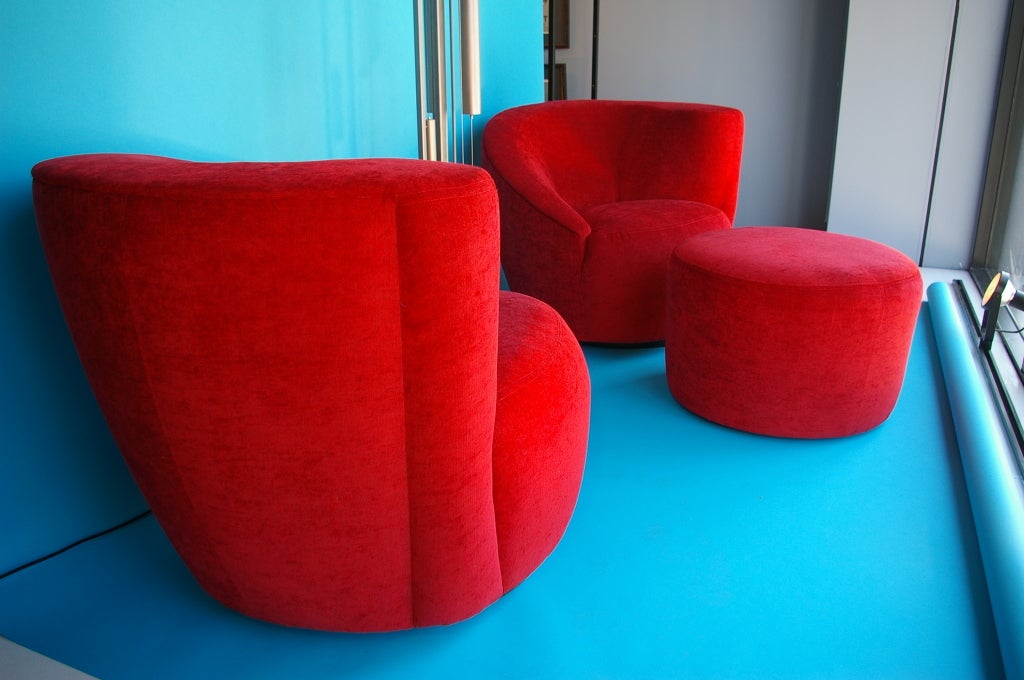 Vladimir Kagan Pair of Nautilus Chair with ottoman In Excellent Condition In Los Angeles, CA