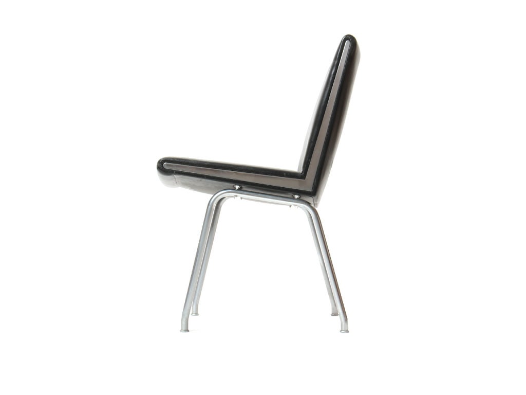 Scandinavian Modern Airport Chair by Hans J. Wegner