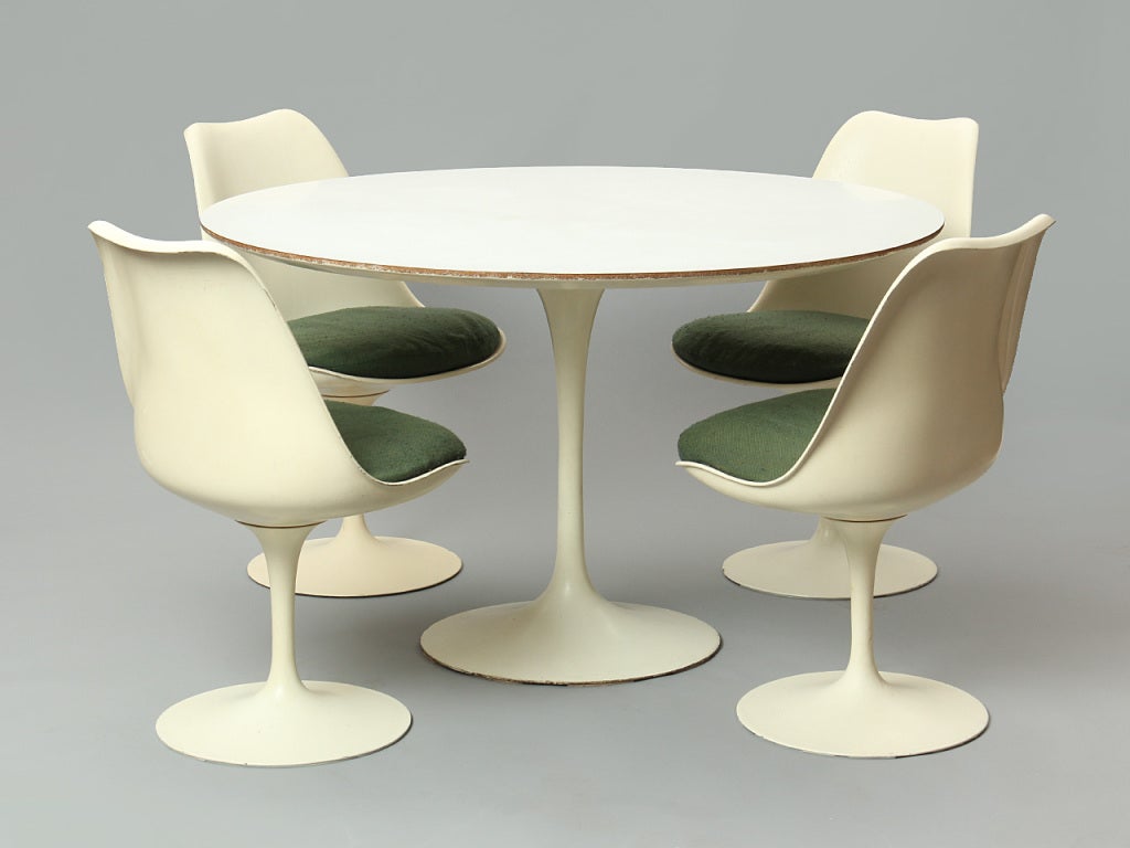 Dining Set by Eero Saarinen For Sale 1