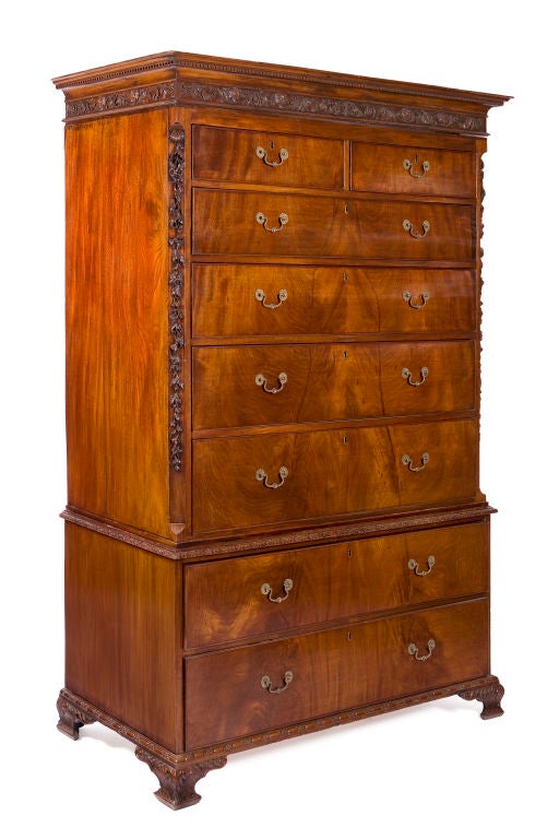 English 18th Century George III Mahogany Chest on Chest For Sale